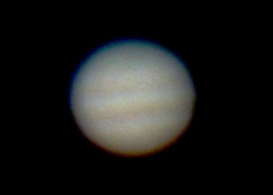 小型天体望遠鏡を使いデジタルカメラでパチリと撮影した木星の姿です