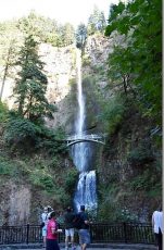 オレゴン州にある１８９ｍの落差を誇るマルトノマの滝