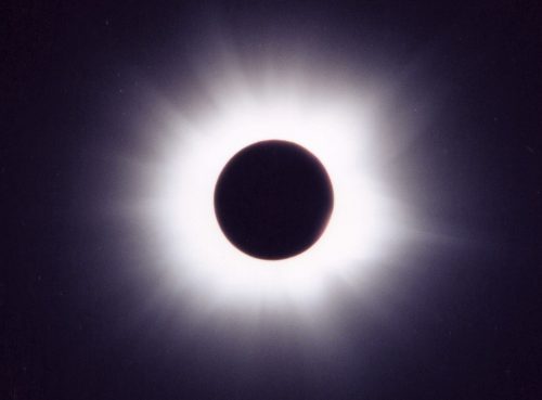 皆既日食の様子（2001年6月21日アフリカ南部日食）