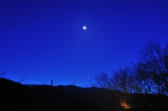 宵の明星と三日月