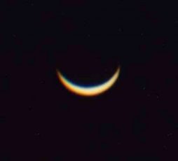 天体望遠鏡で見た内合前の金星の姿