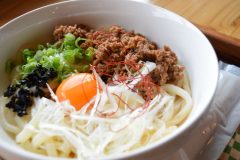 うどんorごはんが選べる「まぜそば」