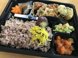 お手軽弁当600円(シソ春巻き)